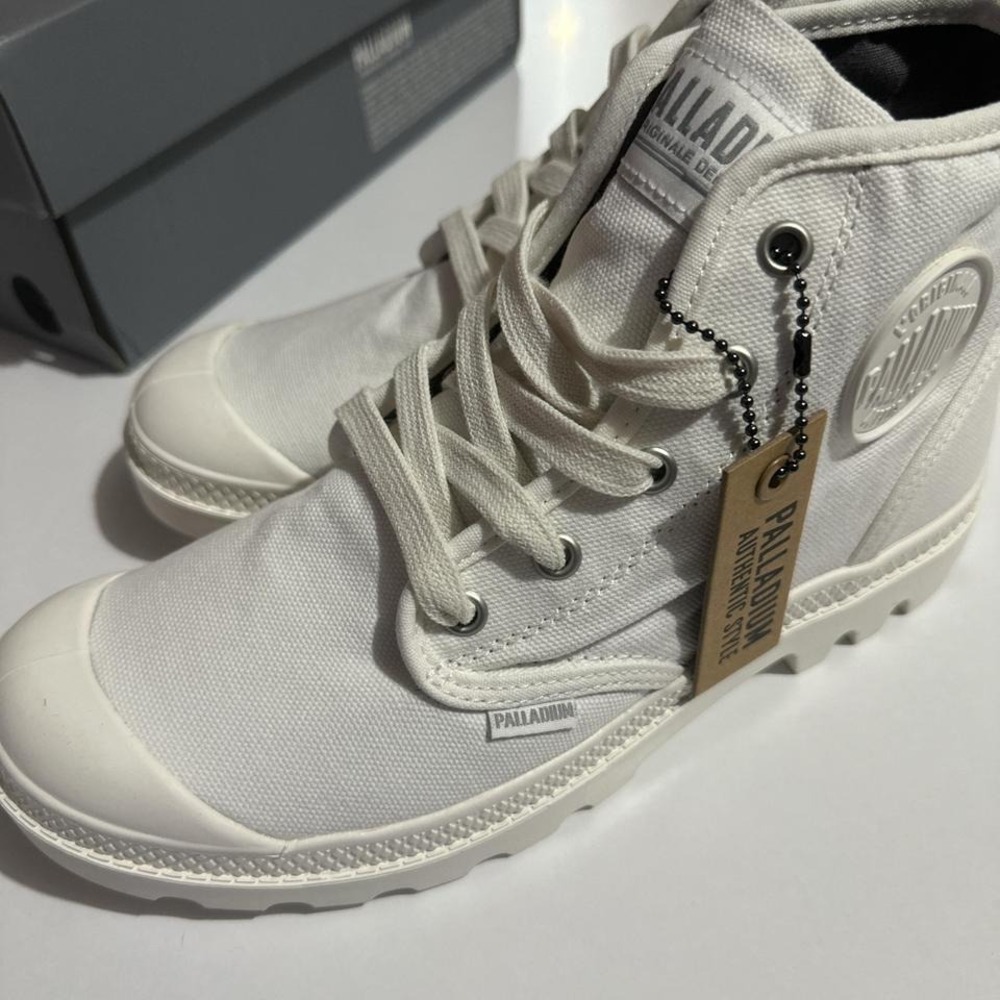 New Palladium Pampa High Top Boots Size 7.5 White